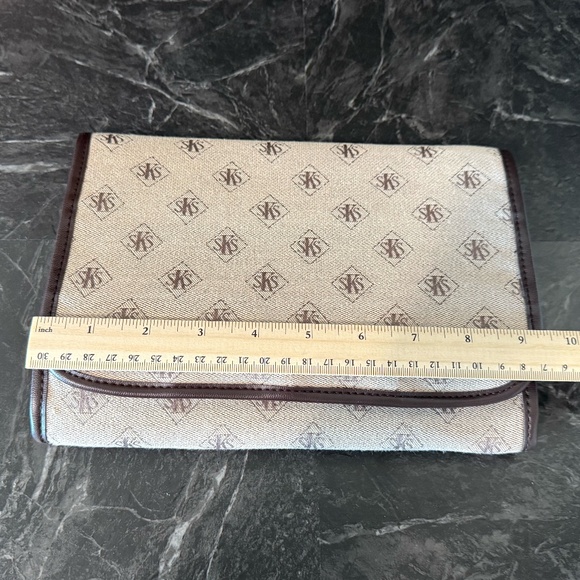 SILVER SAFEKEEPER Travel Toiletry Bags (2) - Picture 10 of 16